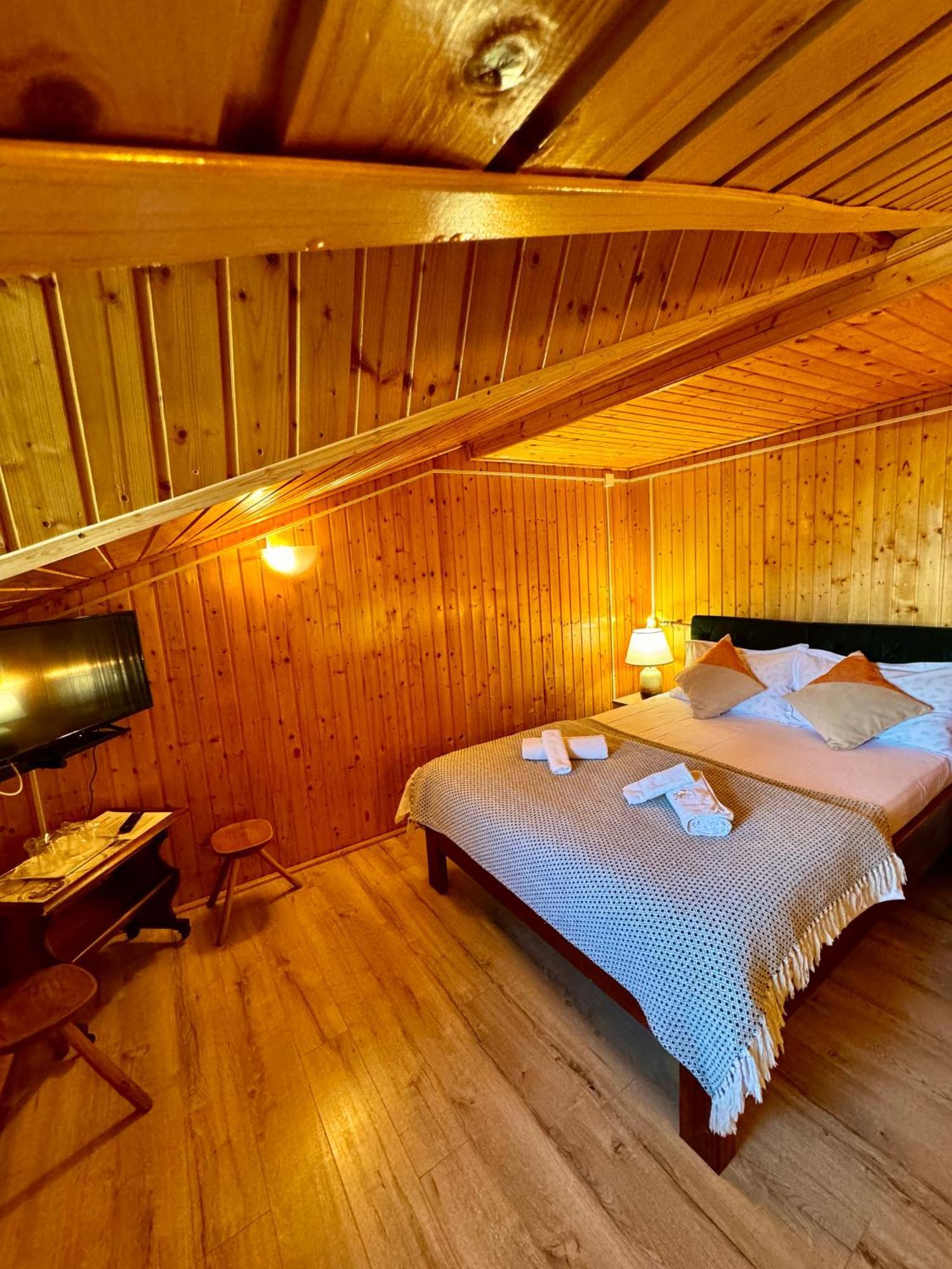 Pensiunea Portas Resort สเลอนิค ภายนอก รูปภาพ