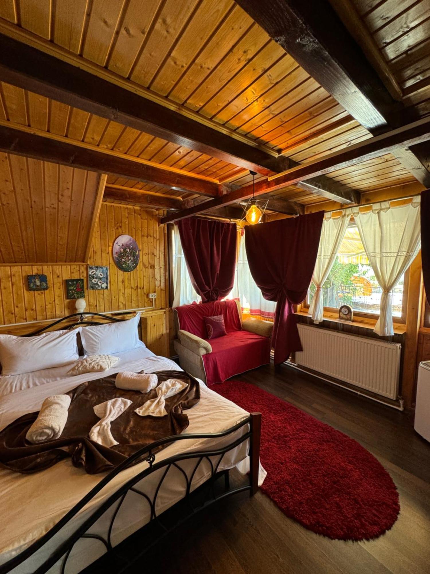 Pensiunea Portas Resort สเลอนิค ภายนอก รูปภาพ